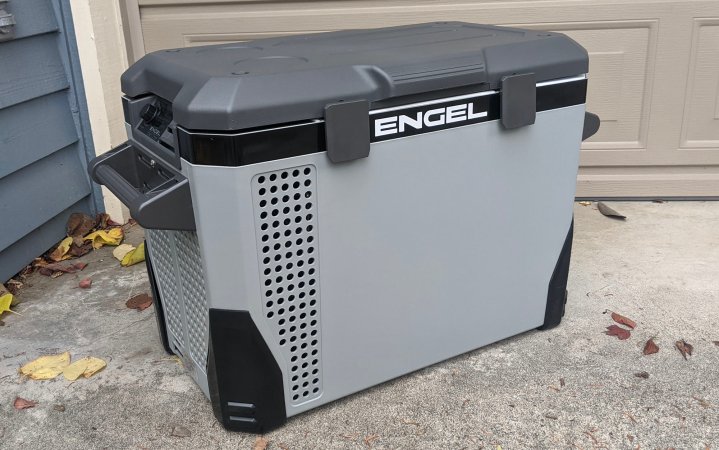  engel electric cooler against a garage